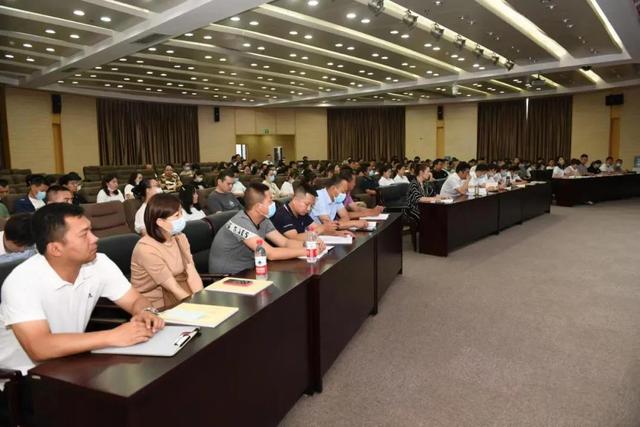 勇担时代使命，砥砺奋斗之志，做新时代合格党员