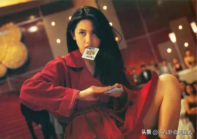 凸嘴塌鼻小眼睛却坚决不整容，这10位女星依旧美得倾国倾城