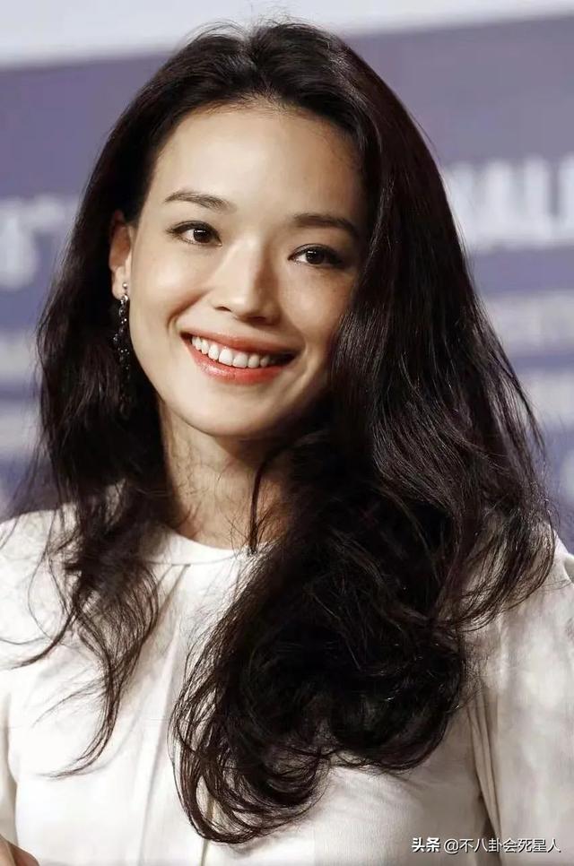 凸嘴塌鼻小眼睛却坚决不整容，这10位女星依旧美得倾国倾城