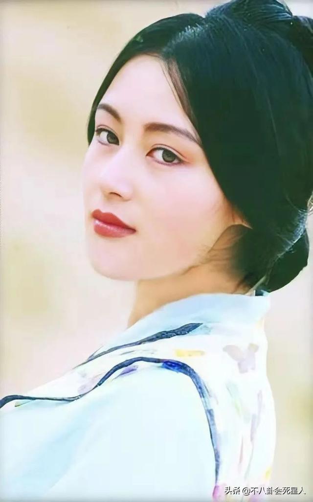 凸嘴塌鼻小眼睛却坚决不整容，这10位女星依旧美得倾国倾城