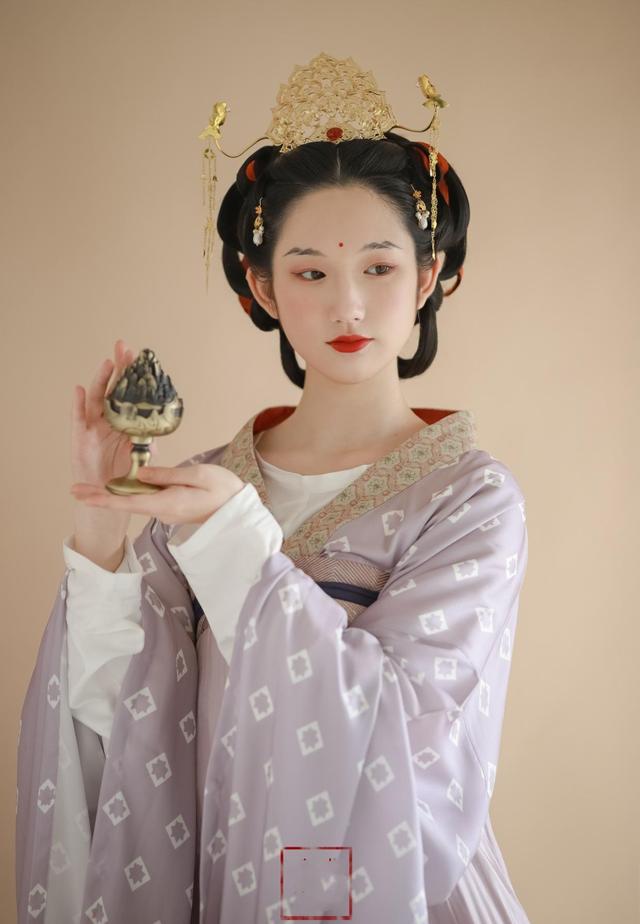 将眉毛化成小重山？美妆博主玩转古代眉，网友直呼：古装剧需要你