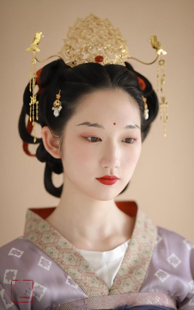将眉毛化成小重山？美妆博主玩转古代眉，网友直呼：古装剧需要你