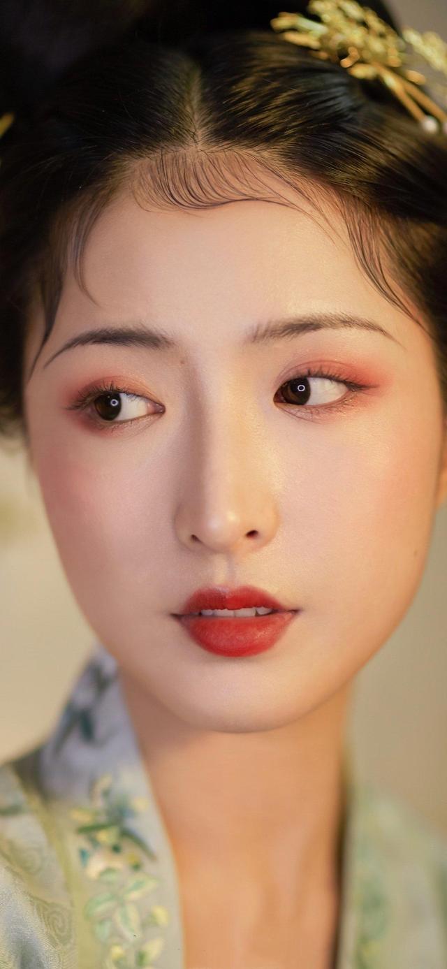 将眉毛化成小重山？美妆博主玩转古代眉，网友直呼：古装剧需要你