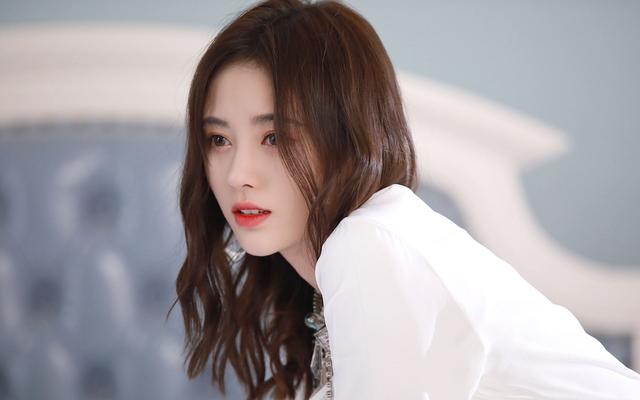 十个校花九个不得志？因美貌成名的她们：吴倩离婚，章泽天被嘲讽