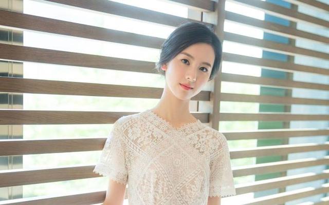 十个校花九个不得志？因美貌成名的她们：吴倩离婚，章泽天被嘲讽