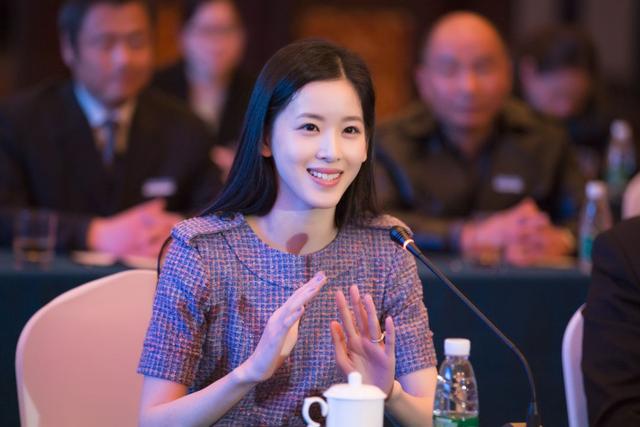 十个校花九个不得志？因美貌成名的她们：吴倩离婚，章泽天被嘲讽