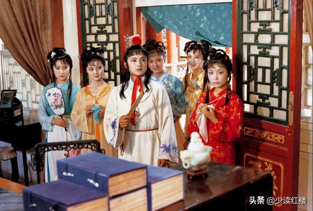 红楼梦：贾宝玉为什么总是在脂粉堆里混？曹雪芹：此中有深意