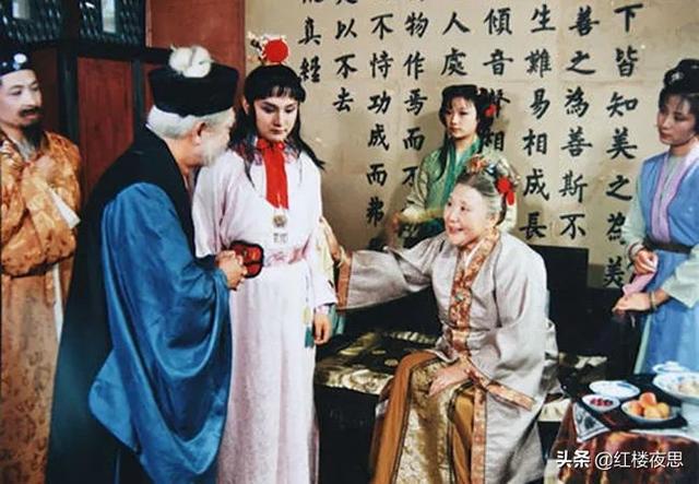 清虚观打醮时，张道士开口就要向宝玉提亲，这透露了什么信息？