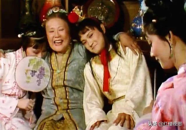 清虚观打醮时，张道士开口就要向宝玉提亲，这透露了什么信息？