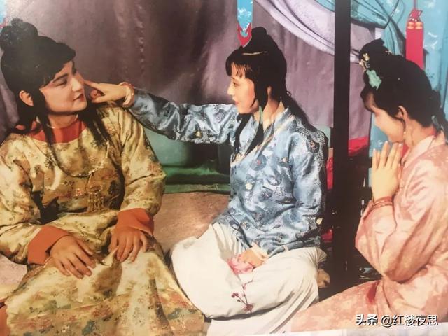 清虚观打醮时，张道士开口就要向宝玉提亲，这透露了什么信息？