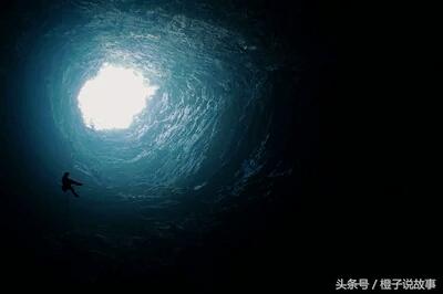 故事：生辰先生一言断阴阳，泄露天机瞎双眼，竟落得如此下场