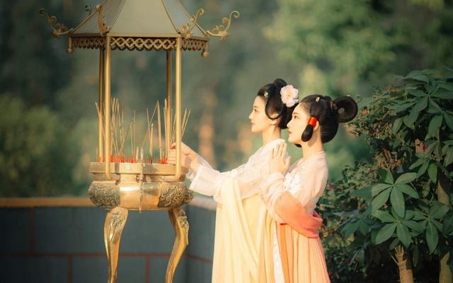 明媚如画的女孩名字，色彩斑斓，予人清新