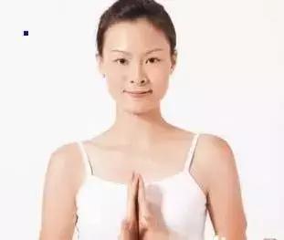 刘燕酿制：瑜伽美胸操，给胸部一次华丽丽的惊艳之旅吧