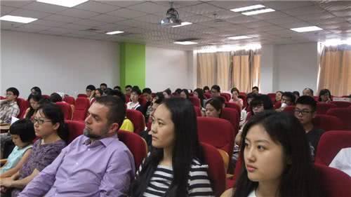 她就读衡水中学，放弃高考却被哈佛等9所名校录取，生辰评价自己