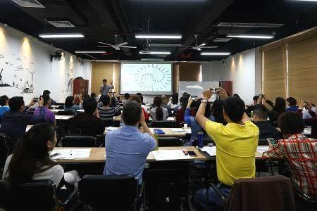 她就读衡水中学，放弃高考却被哈佛等9所名校录取，生辰评价自己