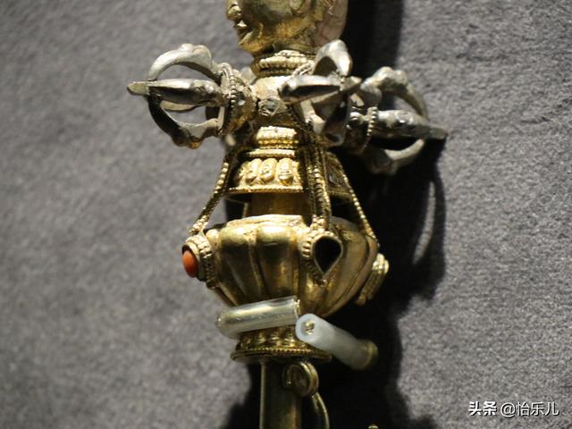 喀章嘎：最复杂的密宗法器，铁剪金工艺，集金刚杵三佛首法铃一身