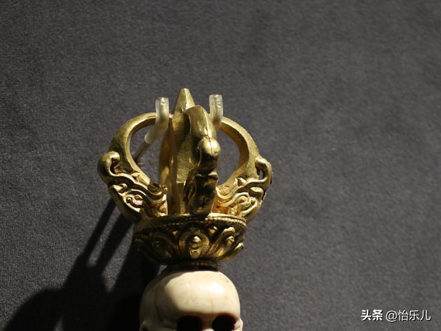 喀章嘎：最复杂的密宗法器，铁剪金工艺，集金刚杵三佛首法铃一身