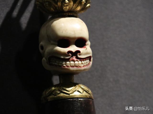 喀章嘎：最复杂的密宗法器，铁剪金工艺，集金刚杵三佛首法铃一身