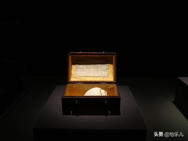 喀章嘎：最复杂的密宗法器，铁剪金工艺，集金刚杵三佛首法铃一身