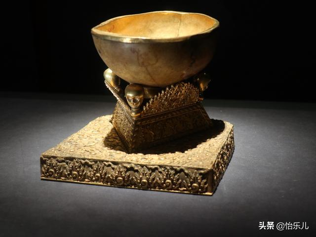 喀章嘎：最复杂的密宗法器，铁剪金工艺，集金刚杵三佛首法铃一身