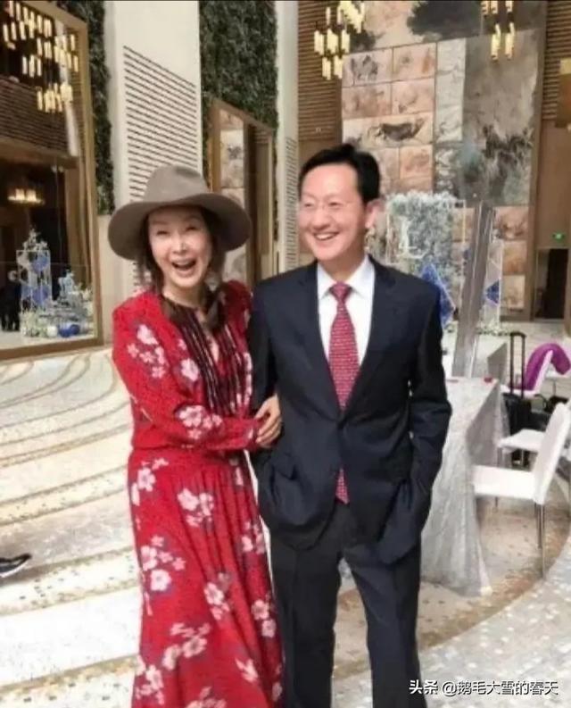 知名歌星三任男友都出事，命硬克夫？10亿老公：我命硬，随便克