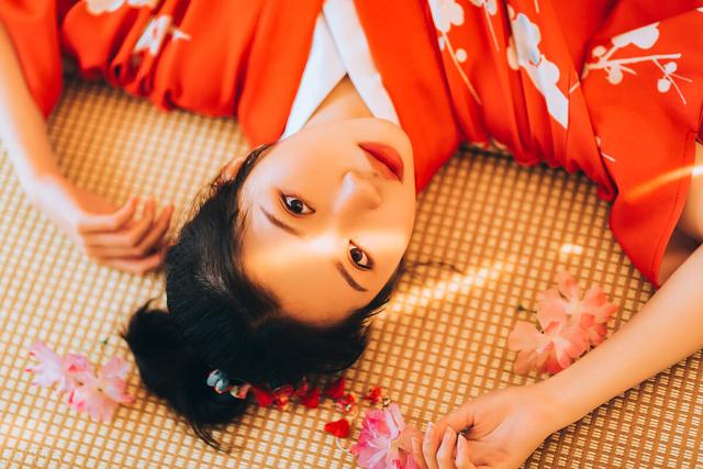 故事：一介青楼女子，受王爷青睐被接入府，她精心策划却只为复仇
