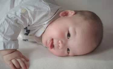宝宝长牙、喂养、睡觉、排尿等必知的常识与禁忌，太全了！