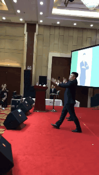 逃离成功学：“大师”宣称马云、奥巴马是其座上宾，有公务员辞职贷款50万交学费