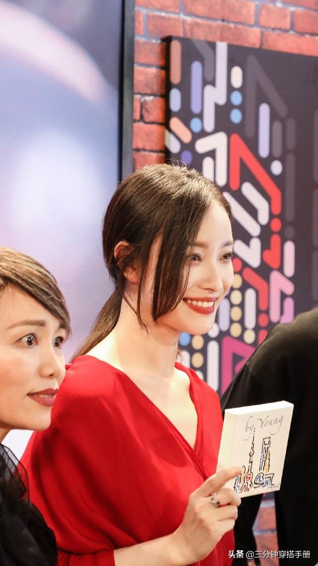 女生的刘海不要剪得太花俏！这款生辰刘海，最适合发际线高的女生