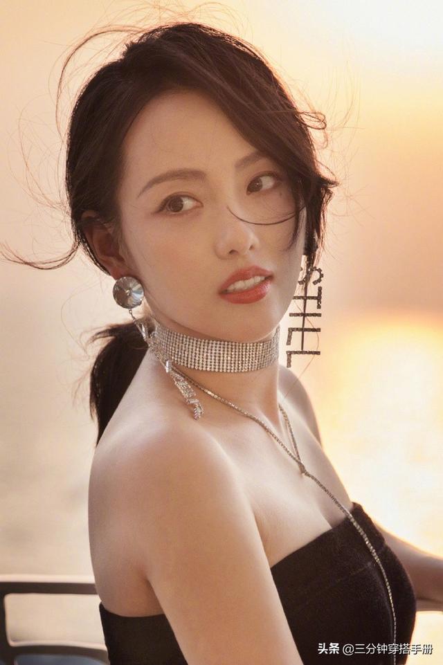 女生的刘海不要剪得太花俏！这款生辰刘海，最适合发际线高的女生