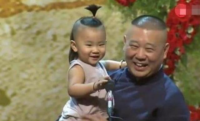 郭德纲的两儿子，上帝亲吻了郭麒麟，却忘了小儿子