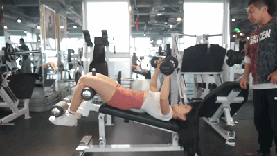 女性丰胸到底多练上斜还是下斜？练错了真可能走形