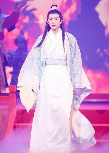 如果TFBOYS解散你会怎么办？王源生辰回应，粉丝感动！