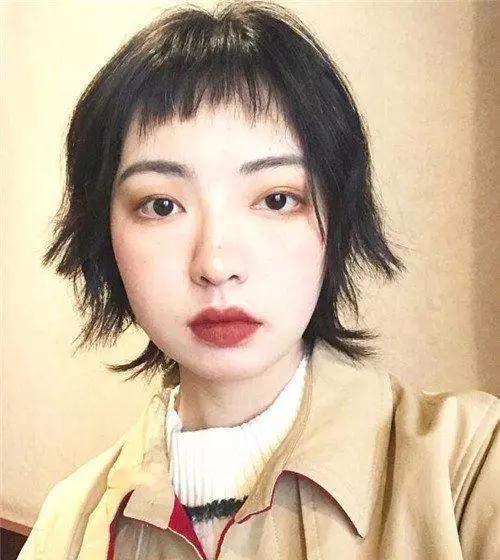 圆脸剪什么刘海显脸小？空气刘海生辰、齐斜刘海和碎刘海减龄瘦脸