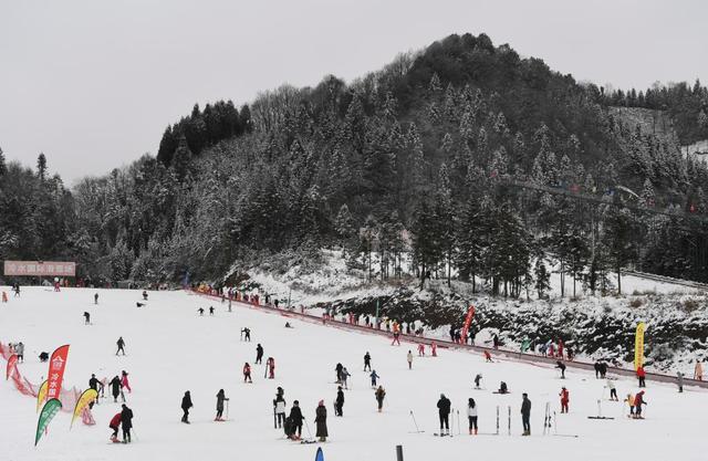 冰雪运动让重庆冷水镇冬天“热”起来