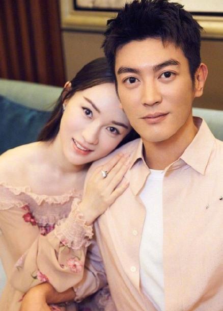 杜江的回应存在争议，网友提出3点质疑，霍思燕发文称相信杜江