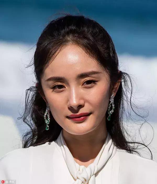 为何杨幂的公主头要比Angelababy老十岁？