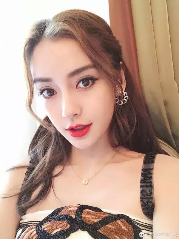 为何杨幂的公主头要比Angelababy老十岁？