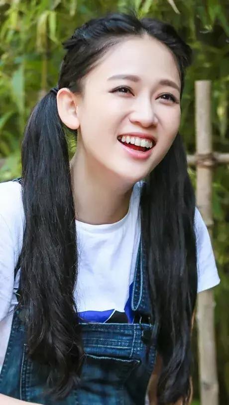 为何杨幂的公主头要比Angelababy老十岁？