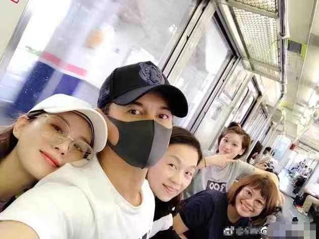 他前妻的孩子大变样啊