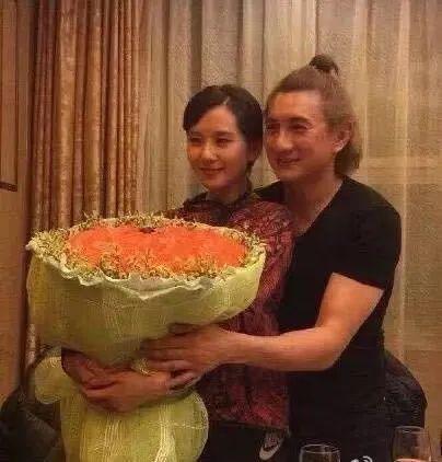 他前妻的孩子大变样啊