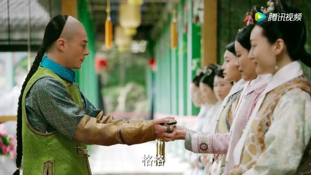 “小龙女”出柜订婚、蓝洁瑛被性侵逼疯，刘嘉玲被嘲“生辰奶”……