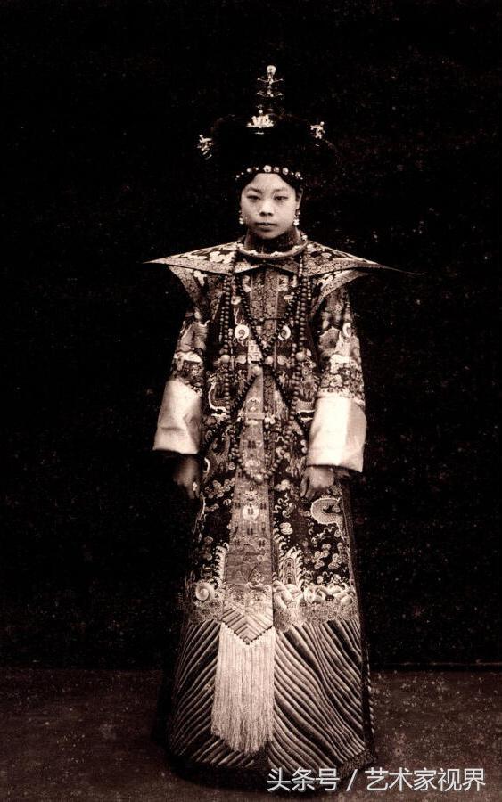 稗官野记：昔日如花似玉咋地成了疯子——末代皇后婉容的风雨人生