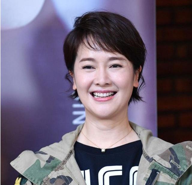 与靳东“离婚”，43岁的她风韵不输许晴、陈数