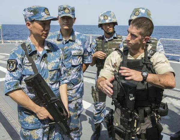 黑人士兵开中国战车？中国军校的外国军人，网上传说靠谱吗