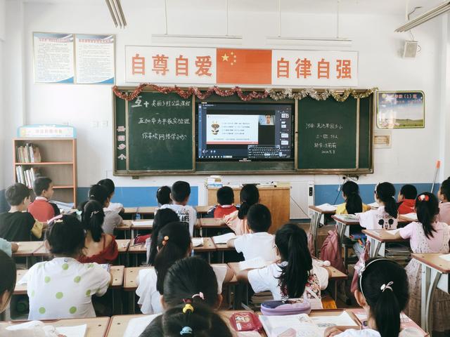 新样态乡村学校：用一块屏幕改变着乡村孩子的命运