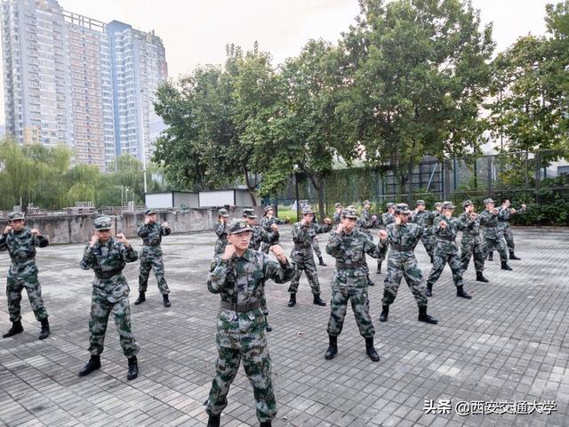 “交大蓝”中一抹绿——记西安交通大学强军先锋队