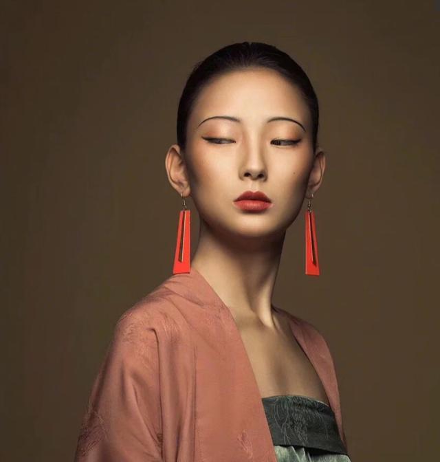 女生眼型一般分为这五种，三种好看，两种丑，看看你是属于哪种？
