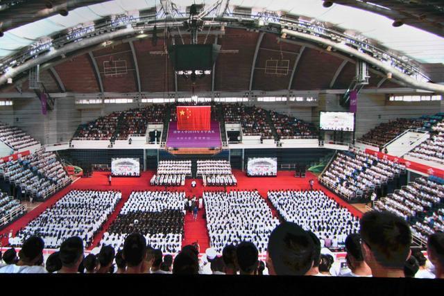 清华“八字班”开学第一课畅想“无穷大”