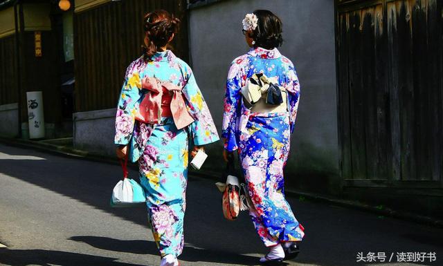 日本女人走内八步字的由来